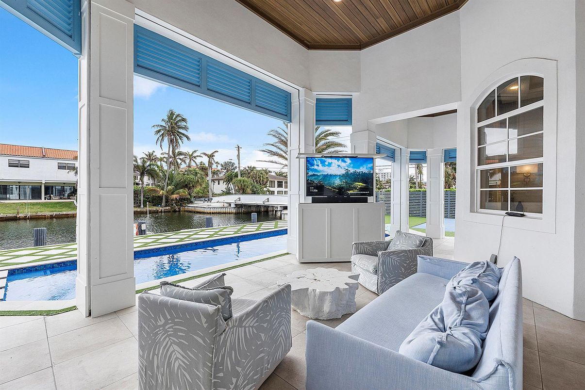 Exterior, Pool, Water