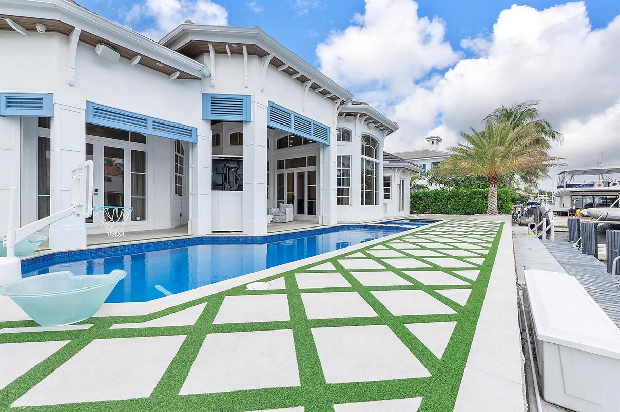 Exterior, Pool