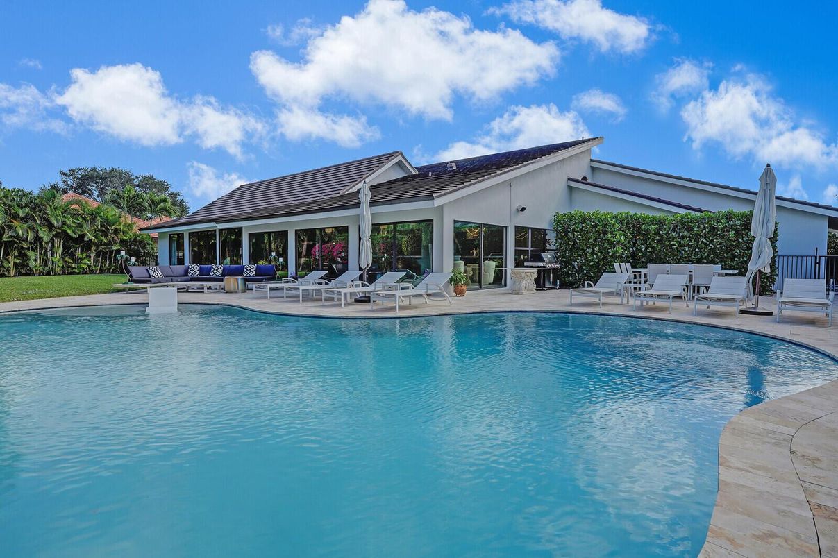 Exterior, Pool