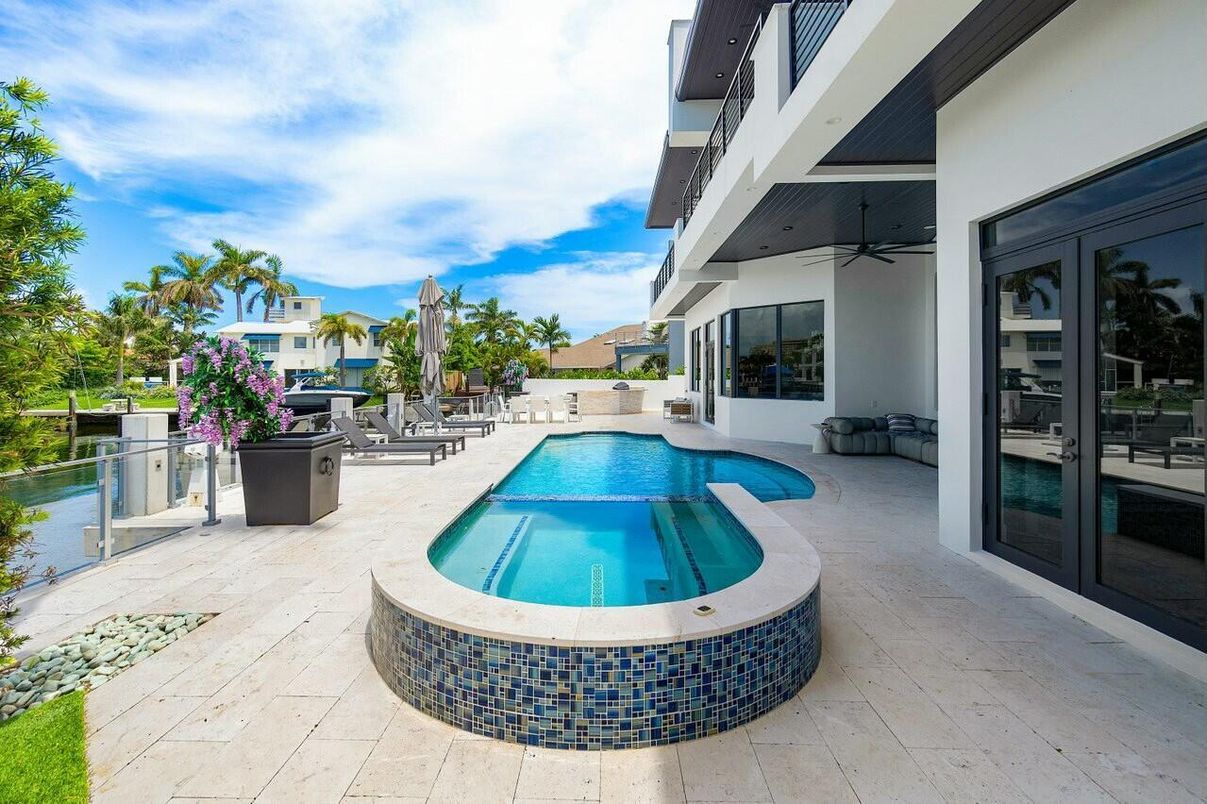 Exterior, Pool, Water