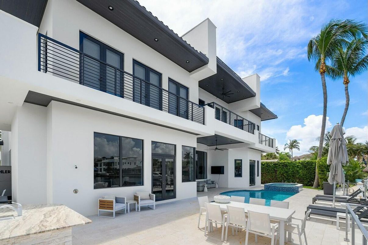 Exterior, Pool