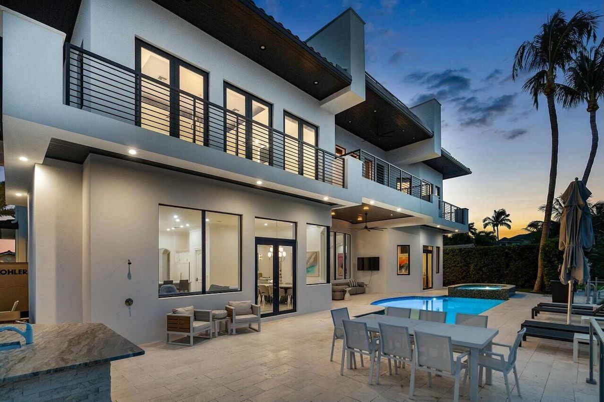 Exterior, Pool