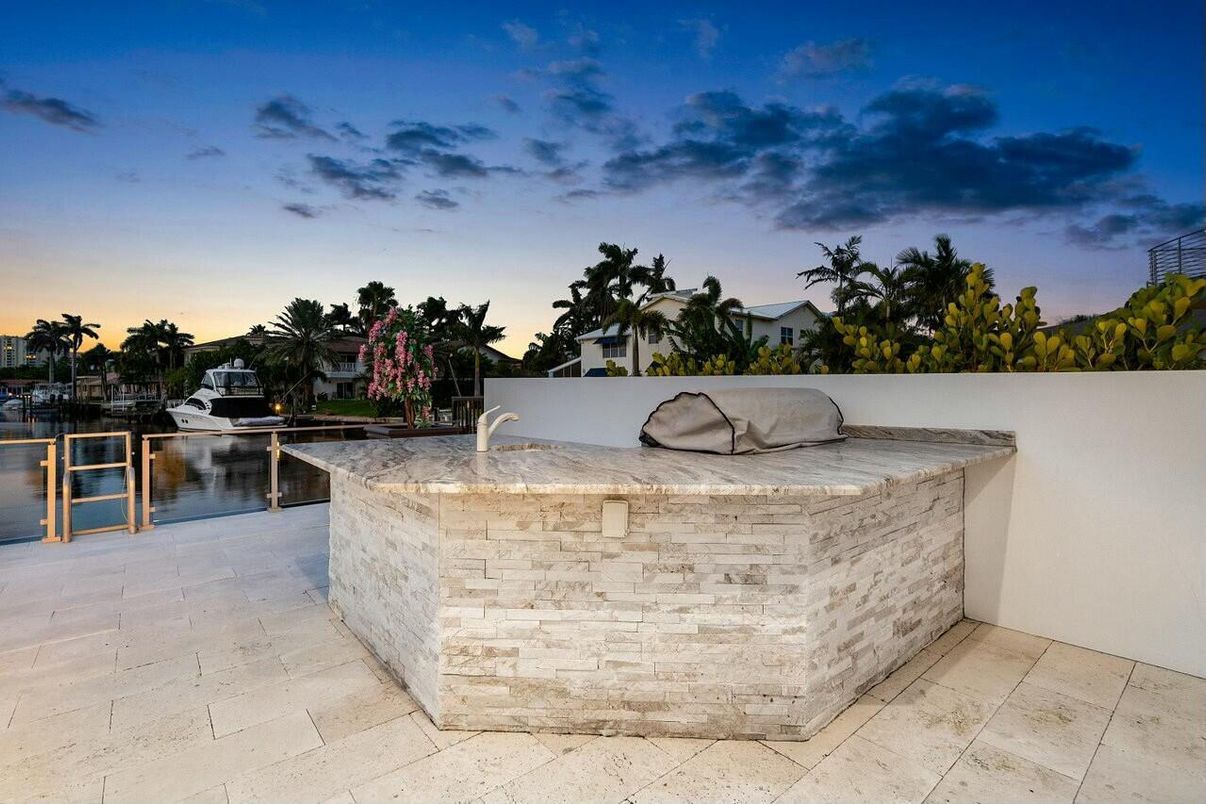 Exterior, Pool, Water