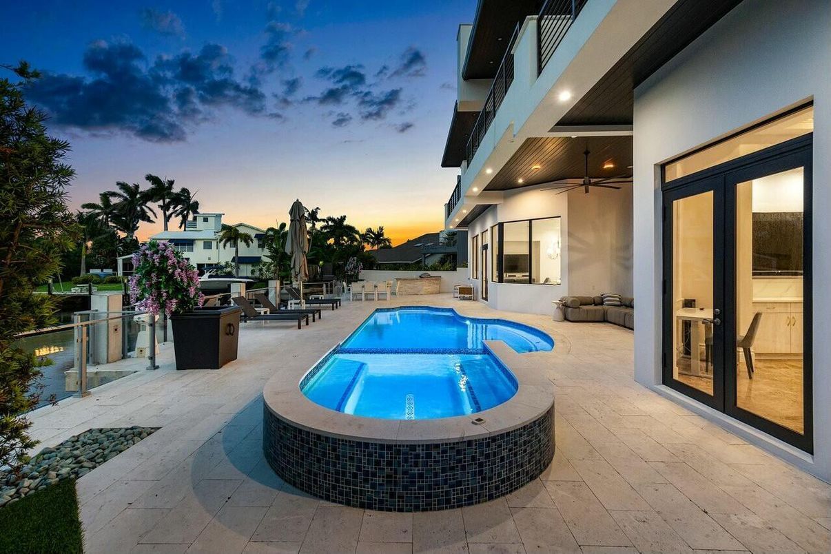 Exterior, Pool