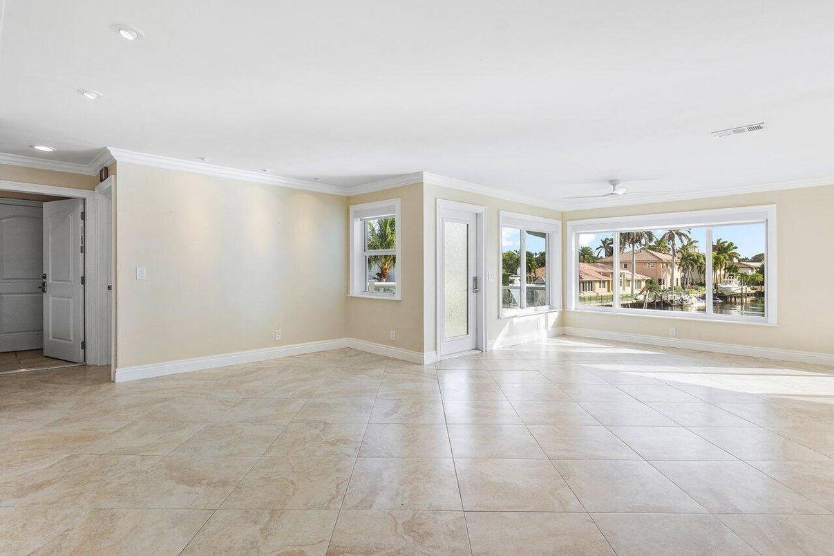 Empty room, Interior, Recessed Lighting