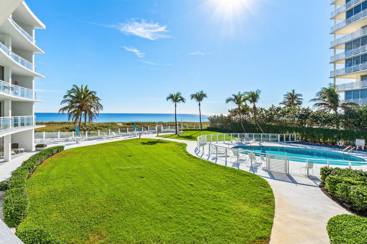 Exterior, Pool, Water