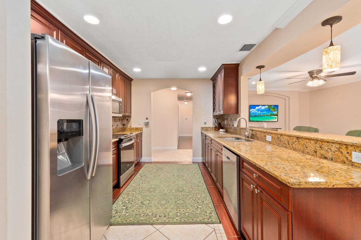 Interior, Kitchen, Pendant Lights, Recessed Lighting, Stainless Steel Appliances