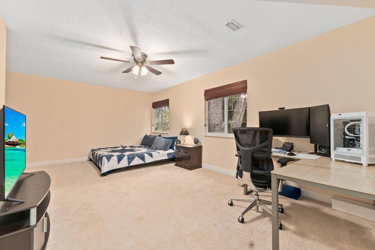Home Office, Interior