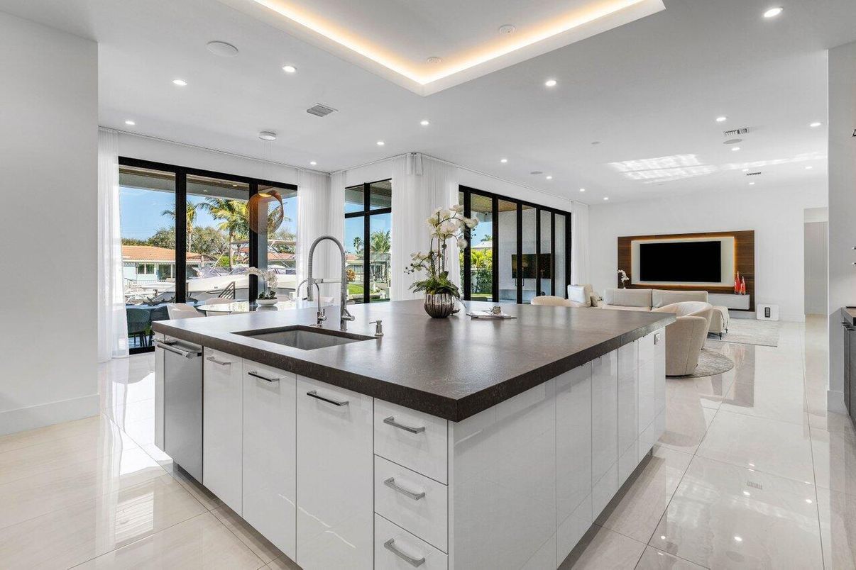 Interior, Kitchen, Living room, Pendant Lights, Recessed Lighting, Water
