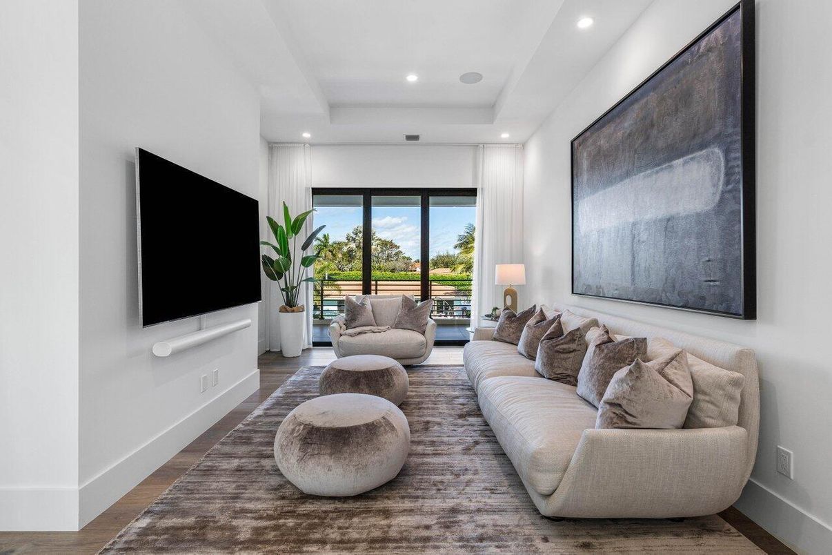 Interior, Living room, Recessed Lighting, Wood Texture Flooring