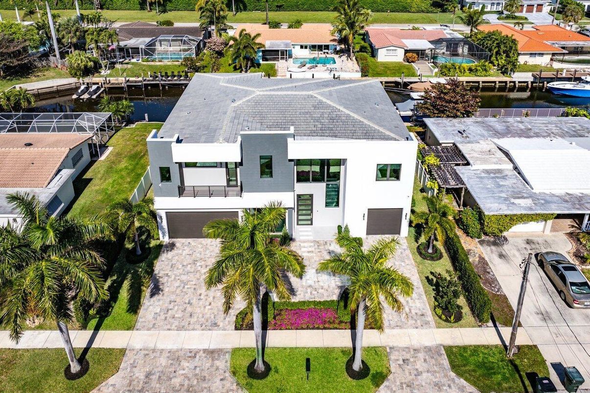 Exterior, Drone