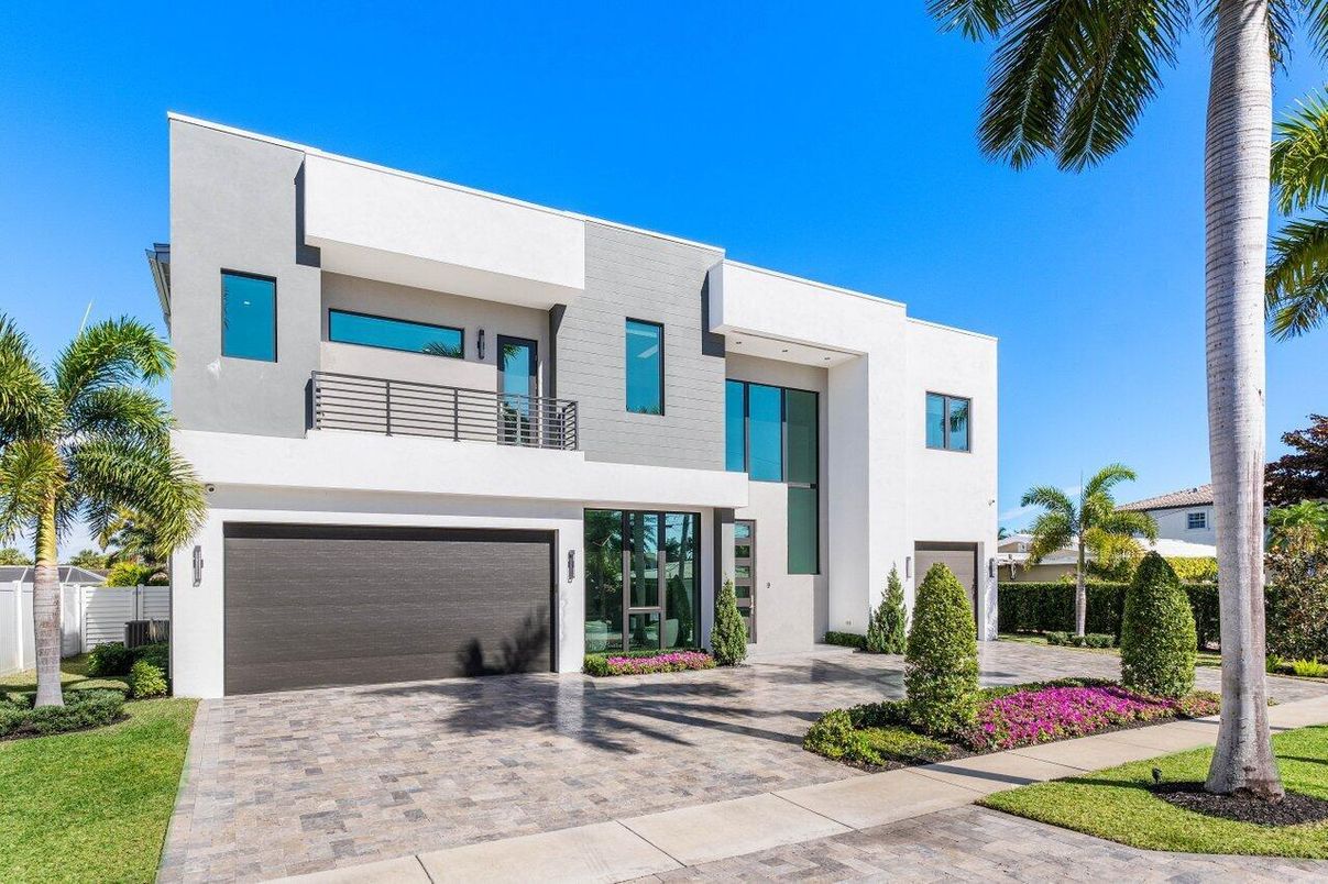 Attached, Exterior, Facade, Modern