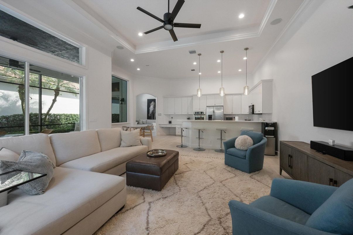 Interior, Kitchen, Living room, Pendant Lights, Recessed Lighting, Stainless Steel Appliances