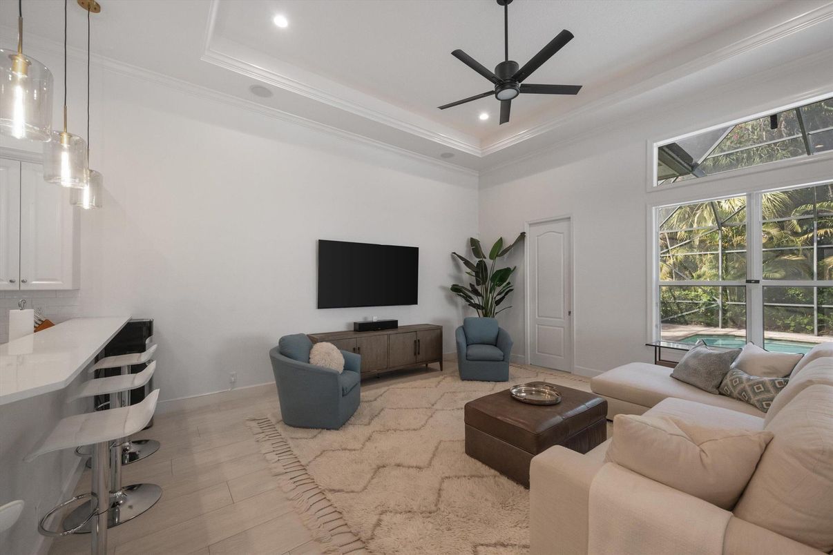 Interior, Living room, Pendant Lights, Recessed Lighting
