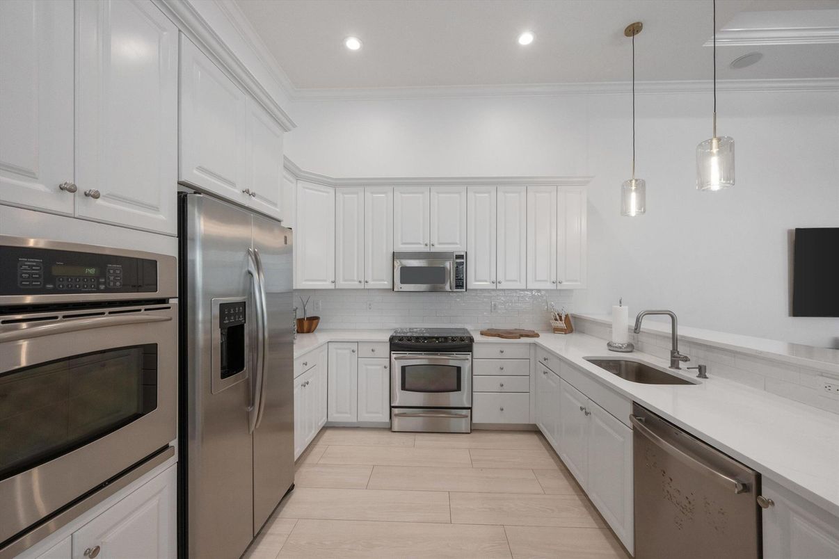 Interior, Kitchen, Pendant Lights, Recessed Lighting, Stainless Steel Appliances