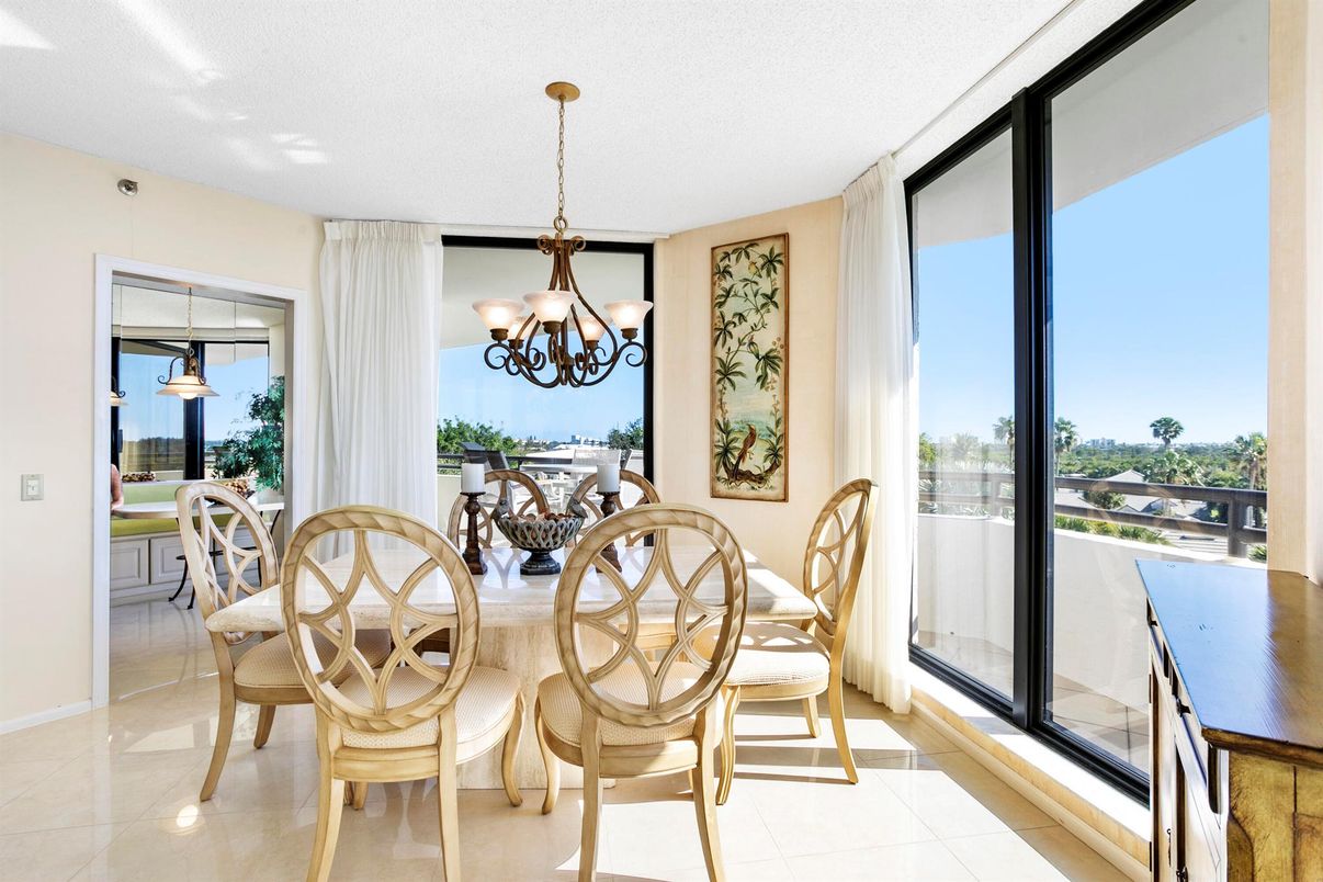 Chandelier, Dining room, Interior, Pendant Lights