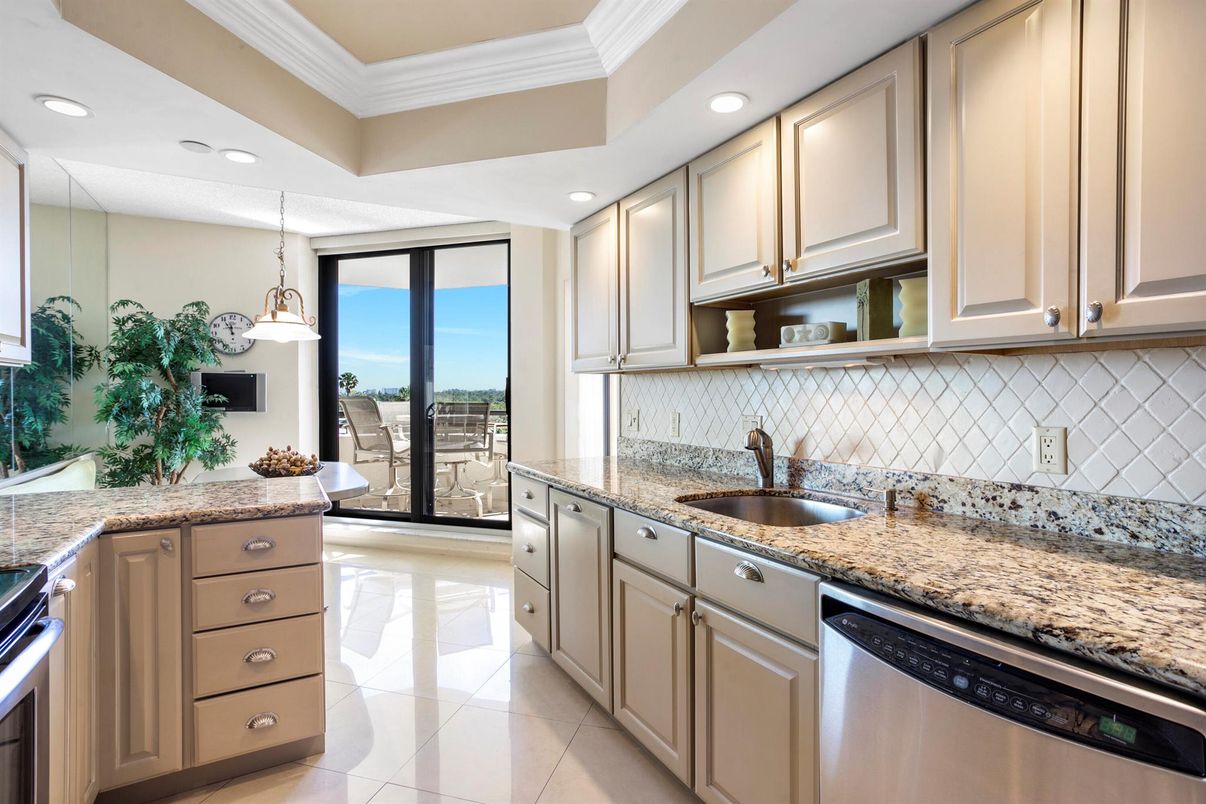 Interior, Kitchen, Pendant Lights, Recessed Lighting, Stainless Steel Appliances, Water