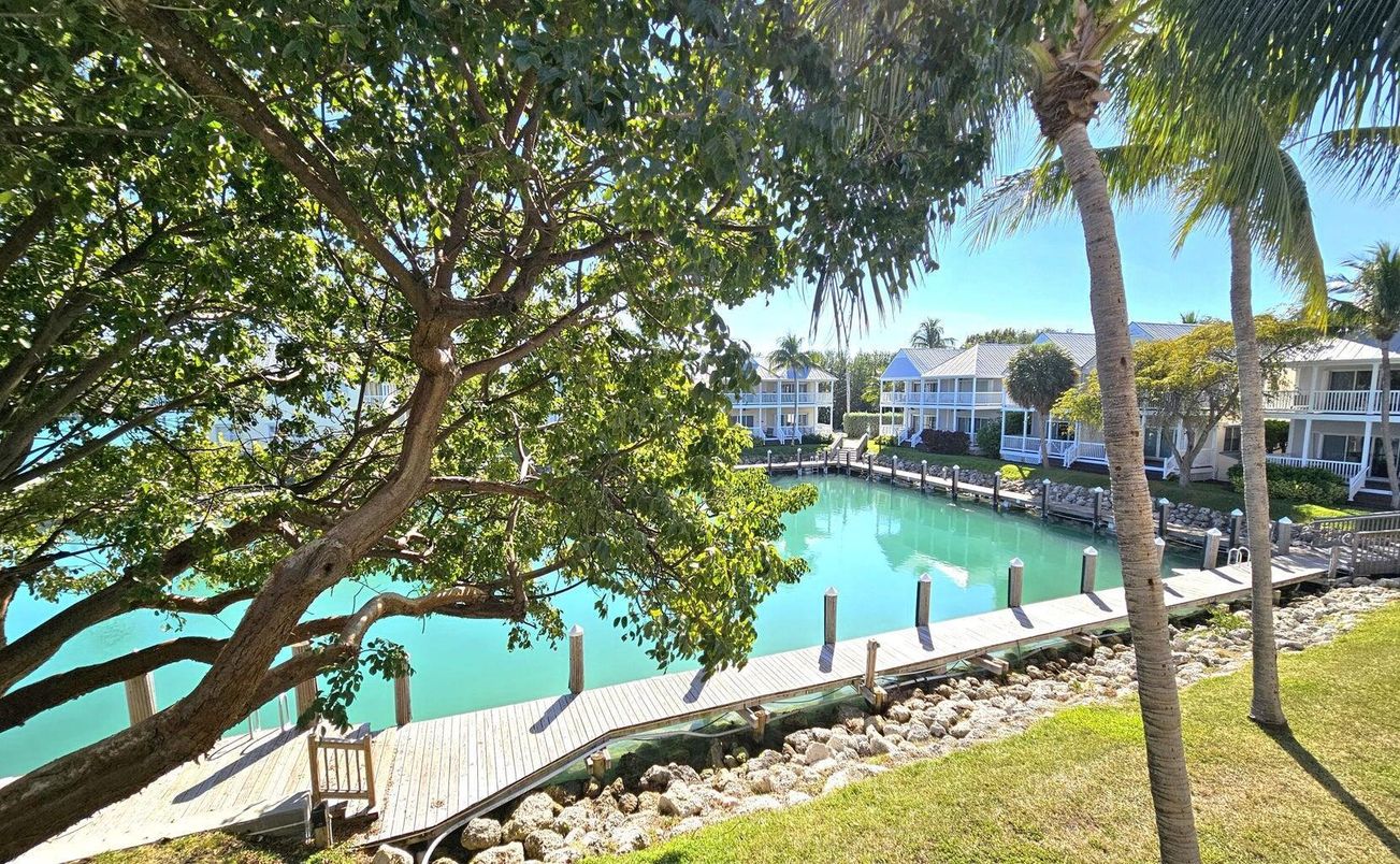 Exterior, Pool, Water