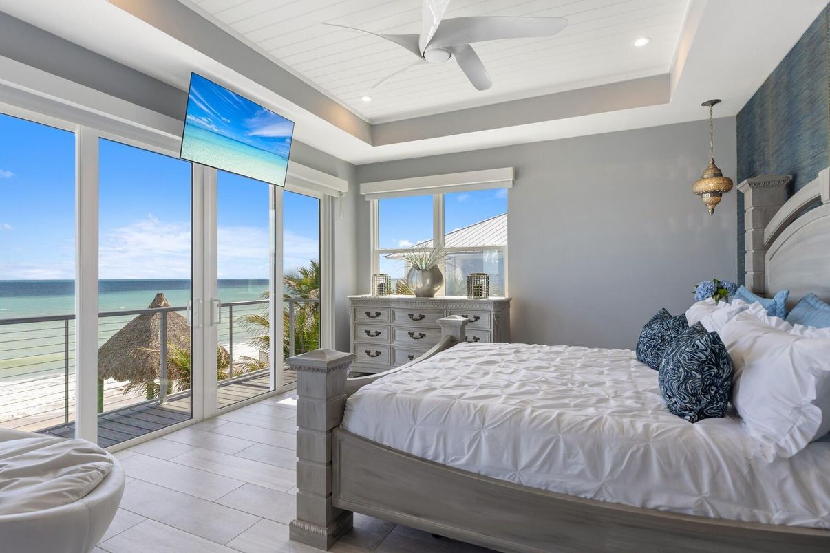 Bedroom, Interior, Pendant Lights, Recessed Lighting, Water, Wood Texture Flooring