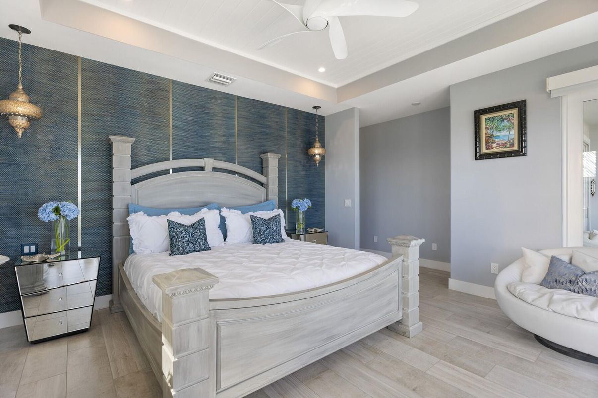 Bedroom, Interior, Pendant Lights, Recessed Lighting, Wood Texture Flooring