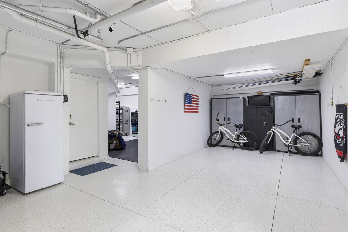 Garage, Interior
