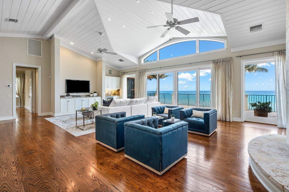 Interior, Living room, Recessed Lighting, Water, Wood Texture Flooring