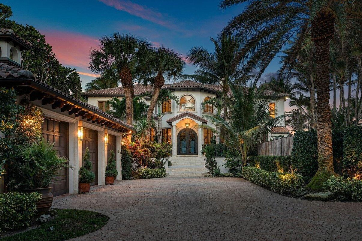 Exterior, Facade, Mediterranean