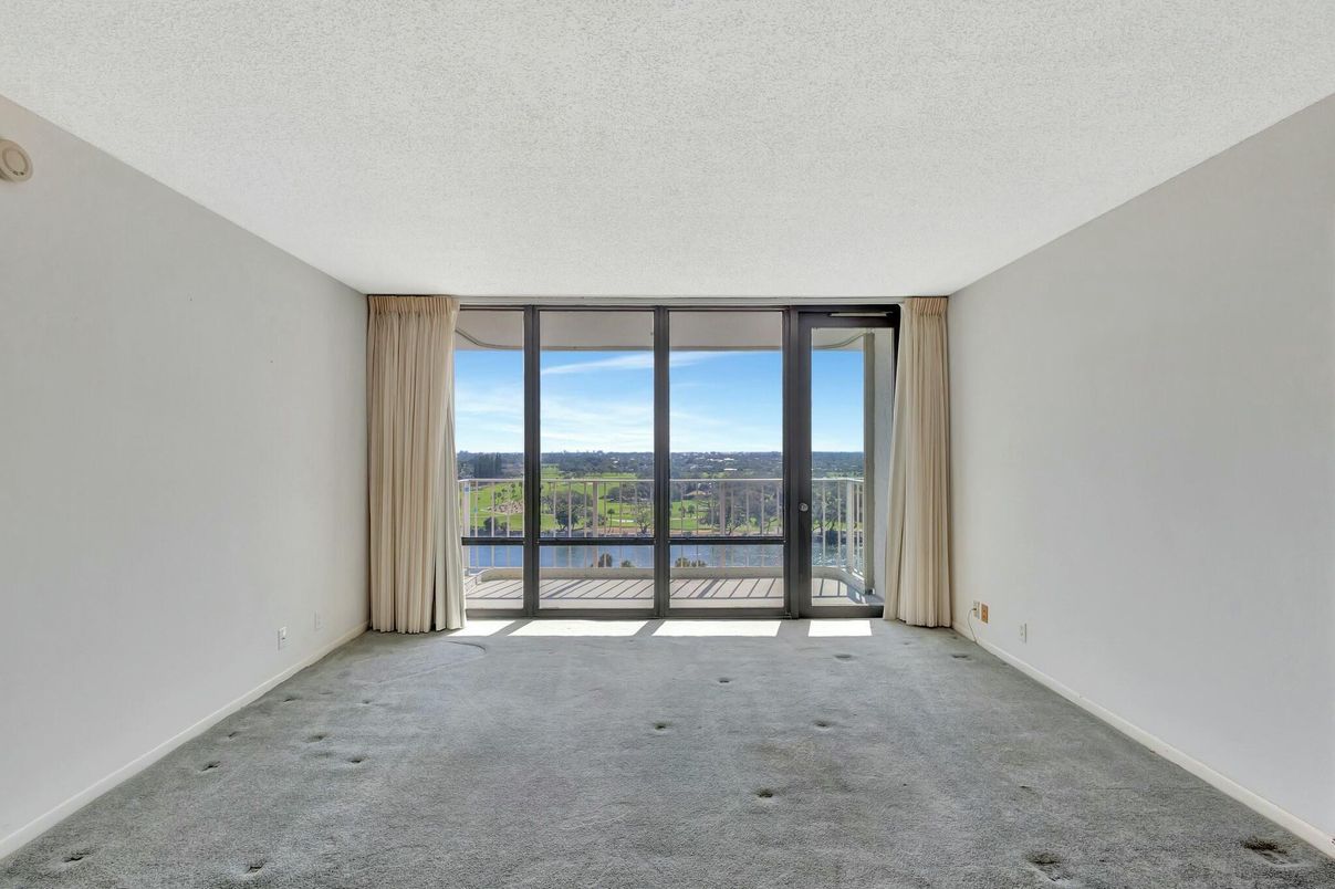 Empty room, Interior, Water