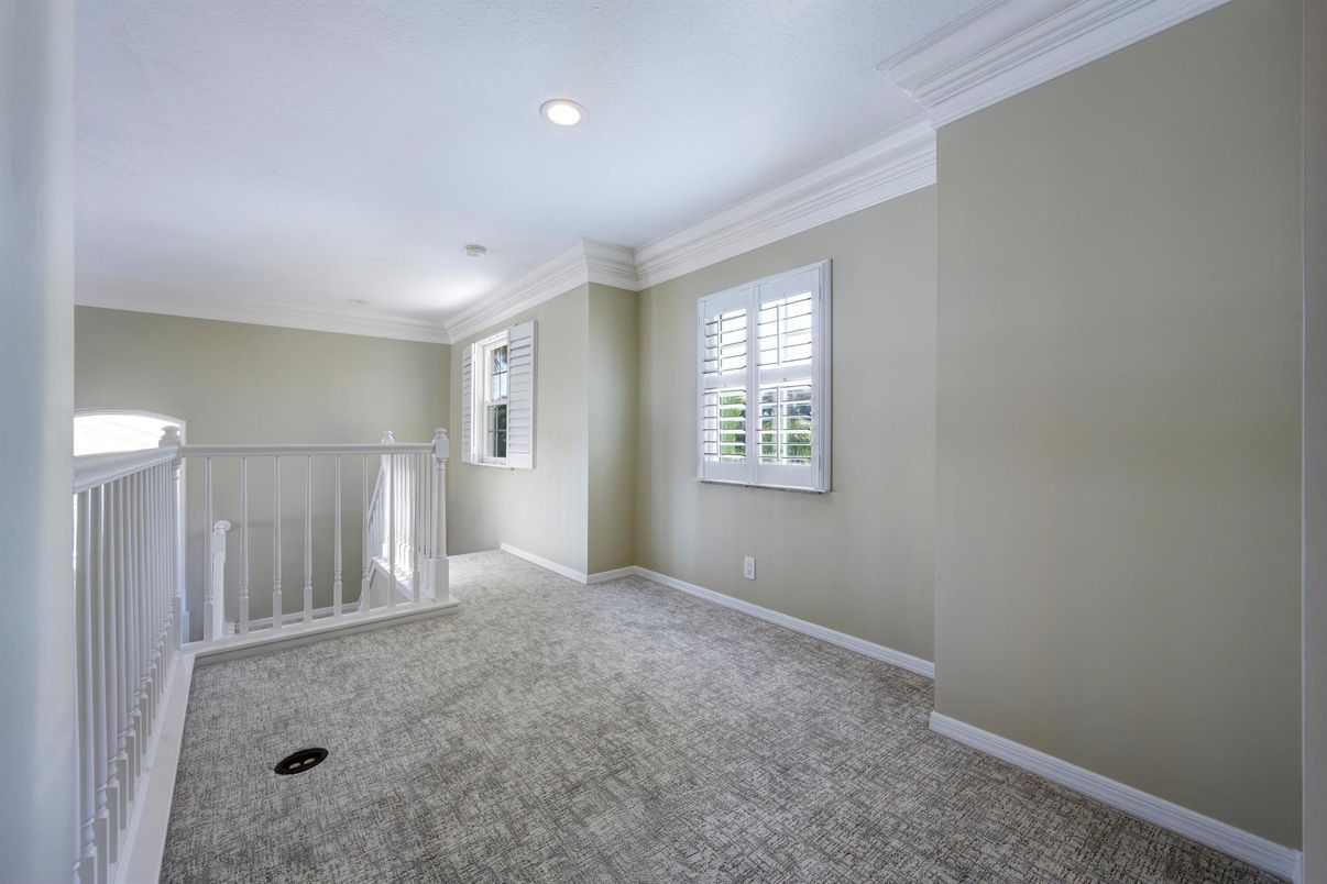 Empty room, Interior, Recessed Lighting