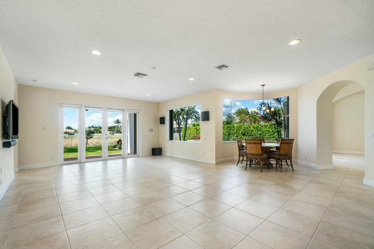 Chandelier, Dining room, Interior, Recessed Lighting