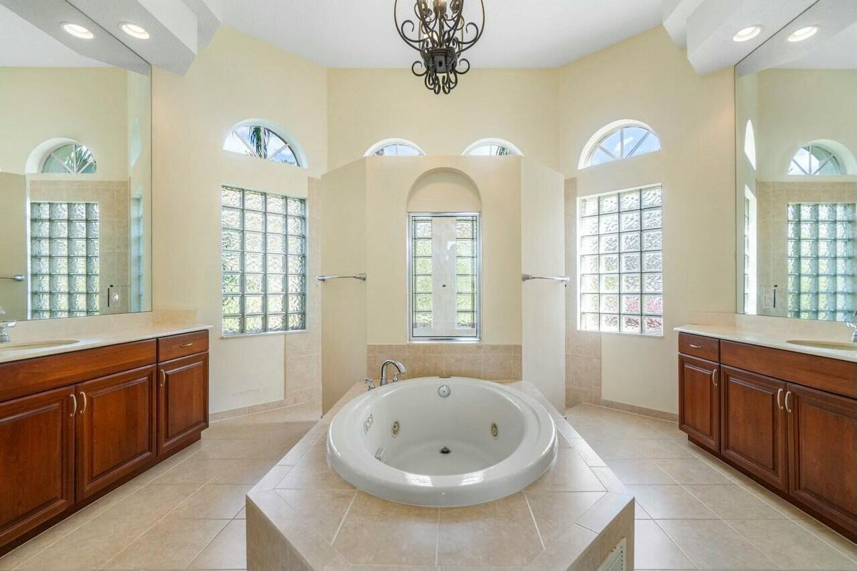 Bathroom, Interior, Recessed Lighting