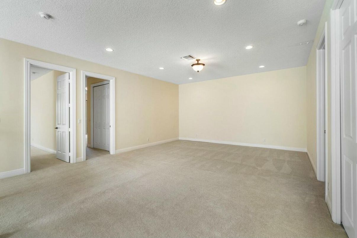 Empty room, Interior, Recessed Lighting