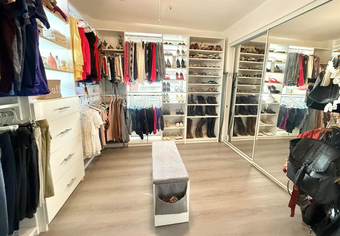 Interior, Walk-in Closets, Wood Texture Flooring