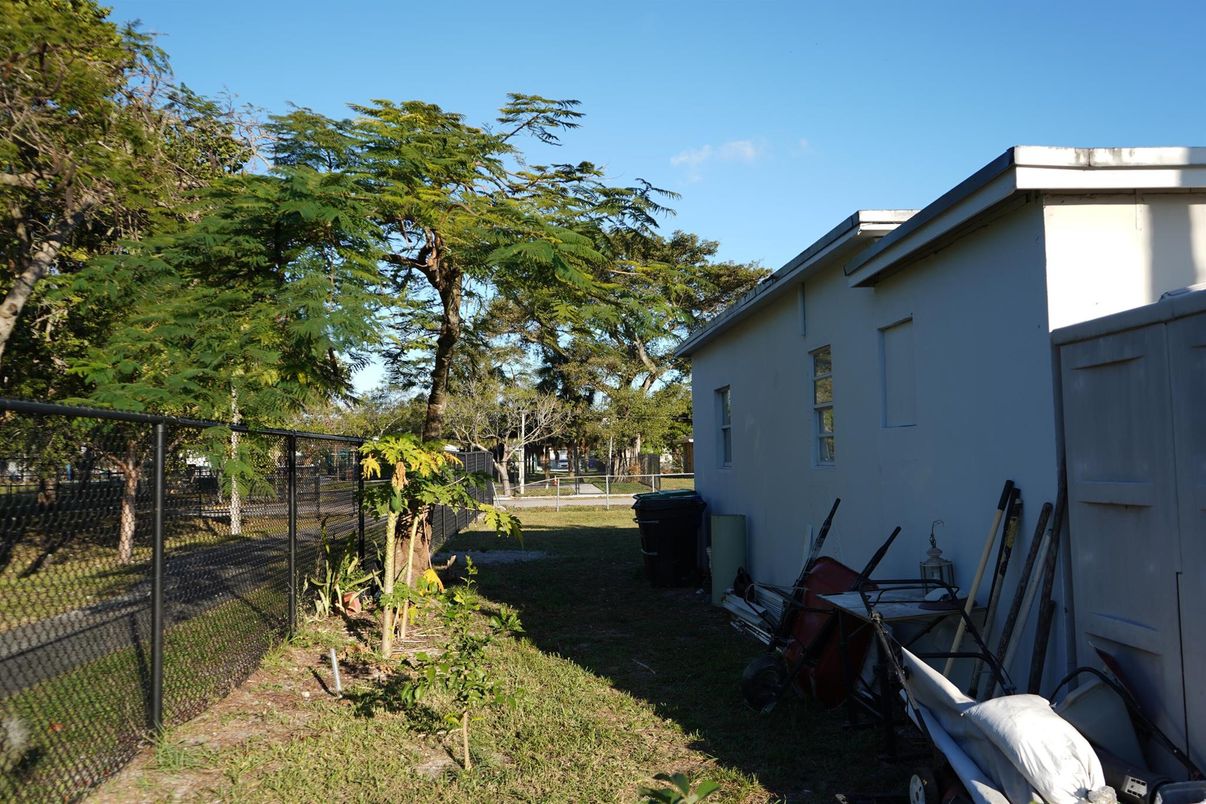 Backyard, Exterior