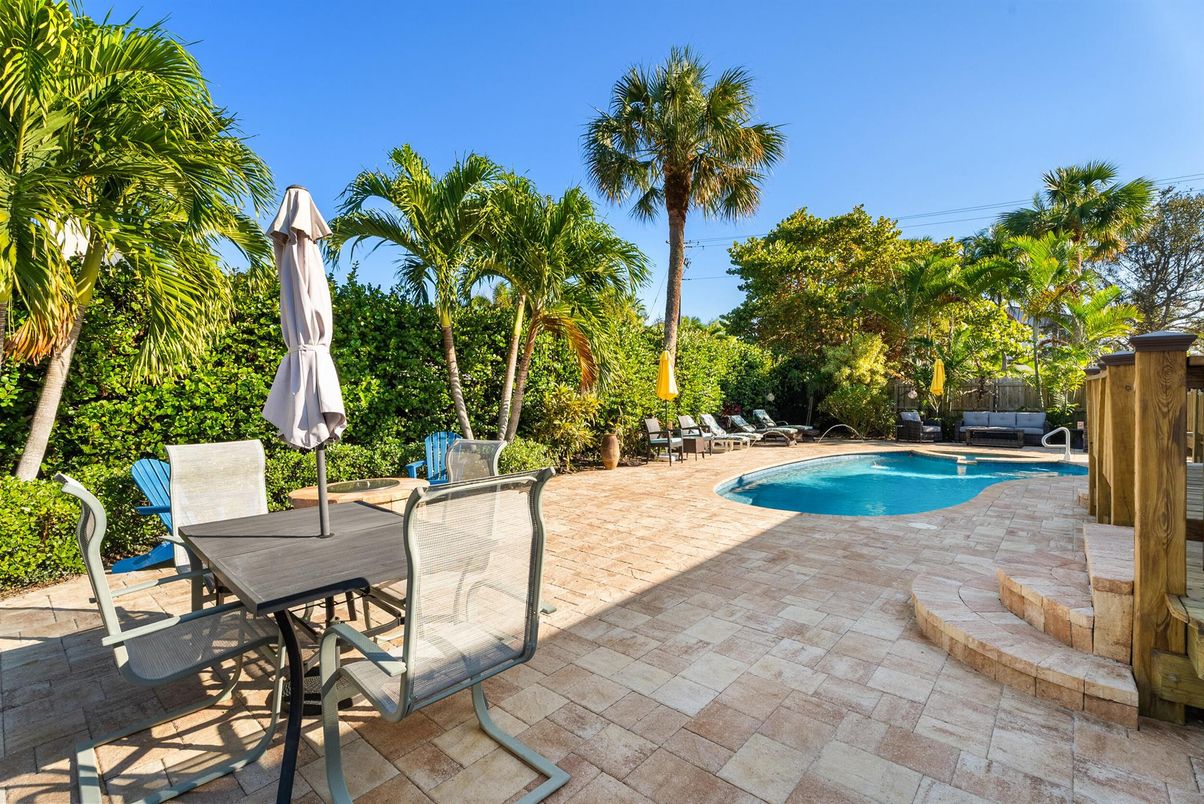 Exterior, Pool