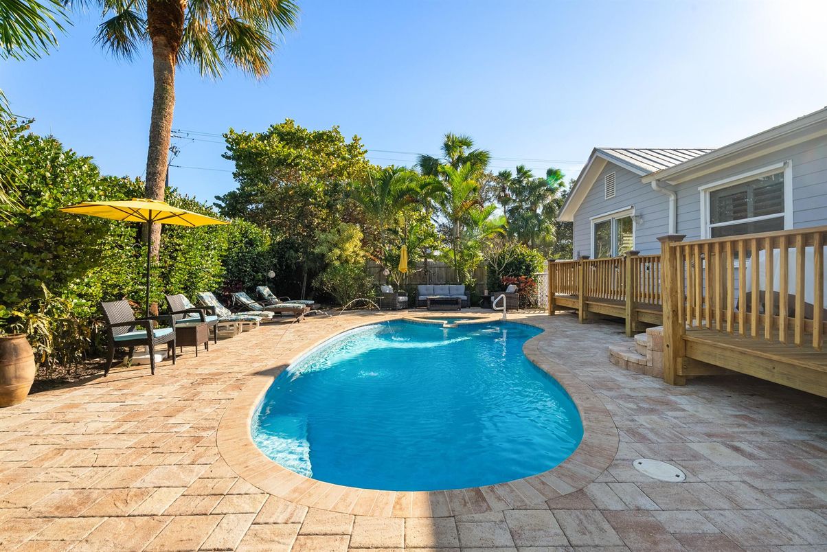 Exterior, Pool