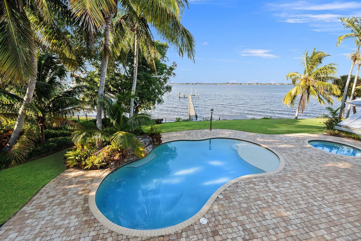 Exterior, Pool, Water