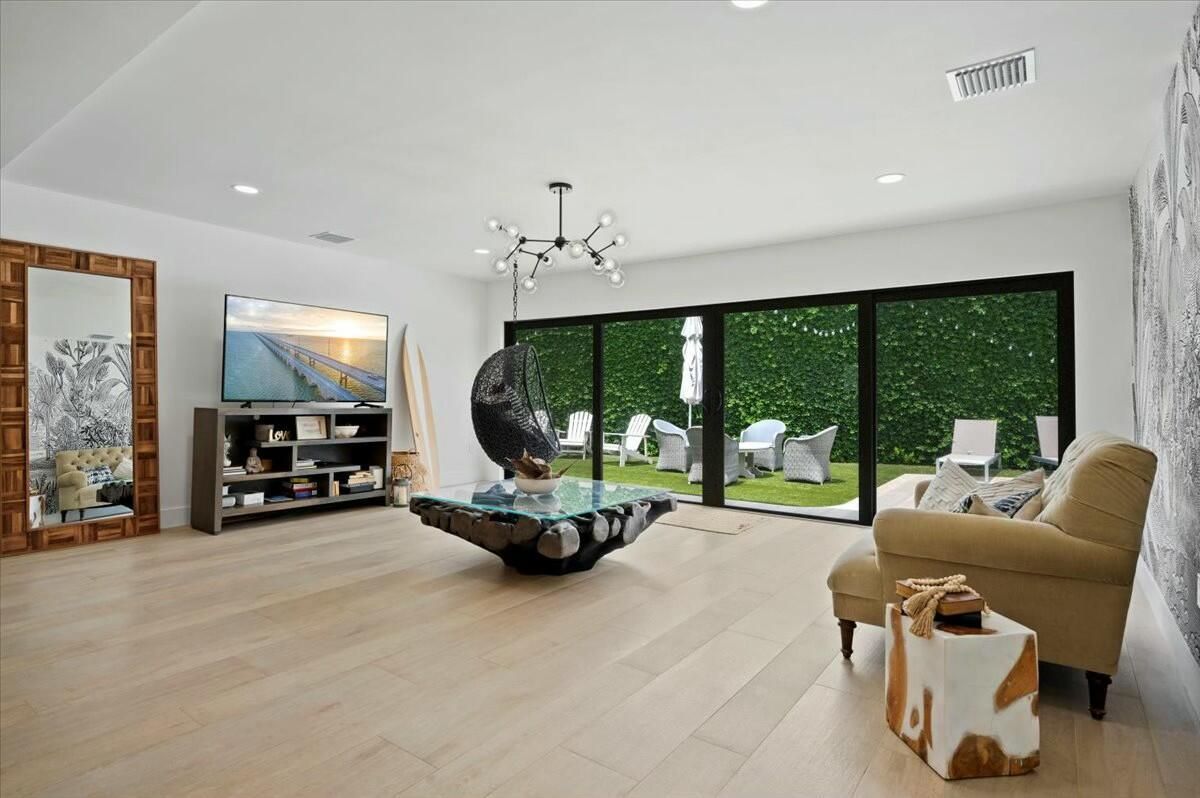 Interior, Living room, Pendant Lights, Recessed Lighting, Wood Texture Flooring