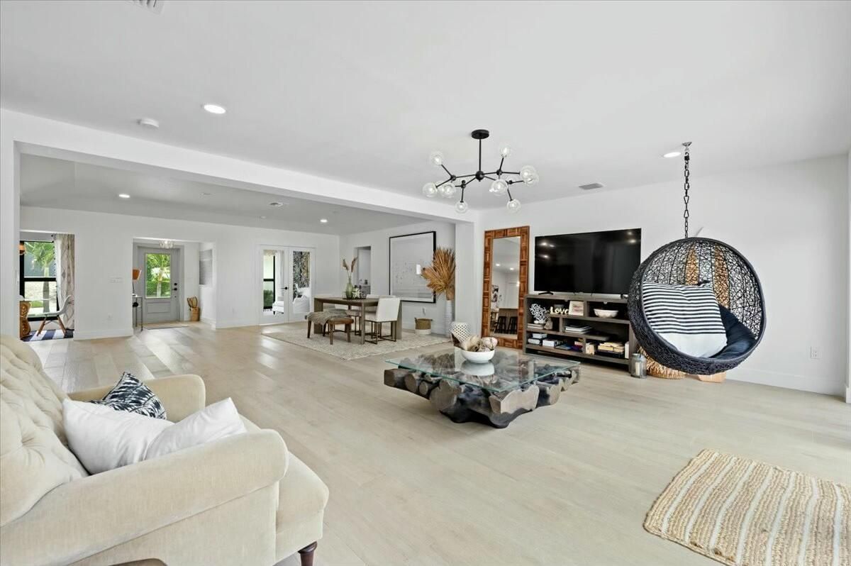 Dining room, Interior, Living room, Pendant Lights, Recessed Lighting, Wood Texture Flooring