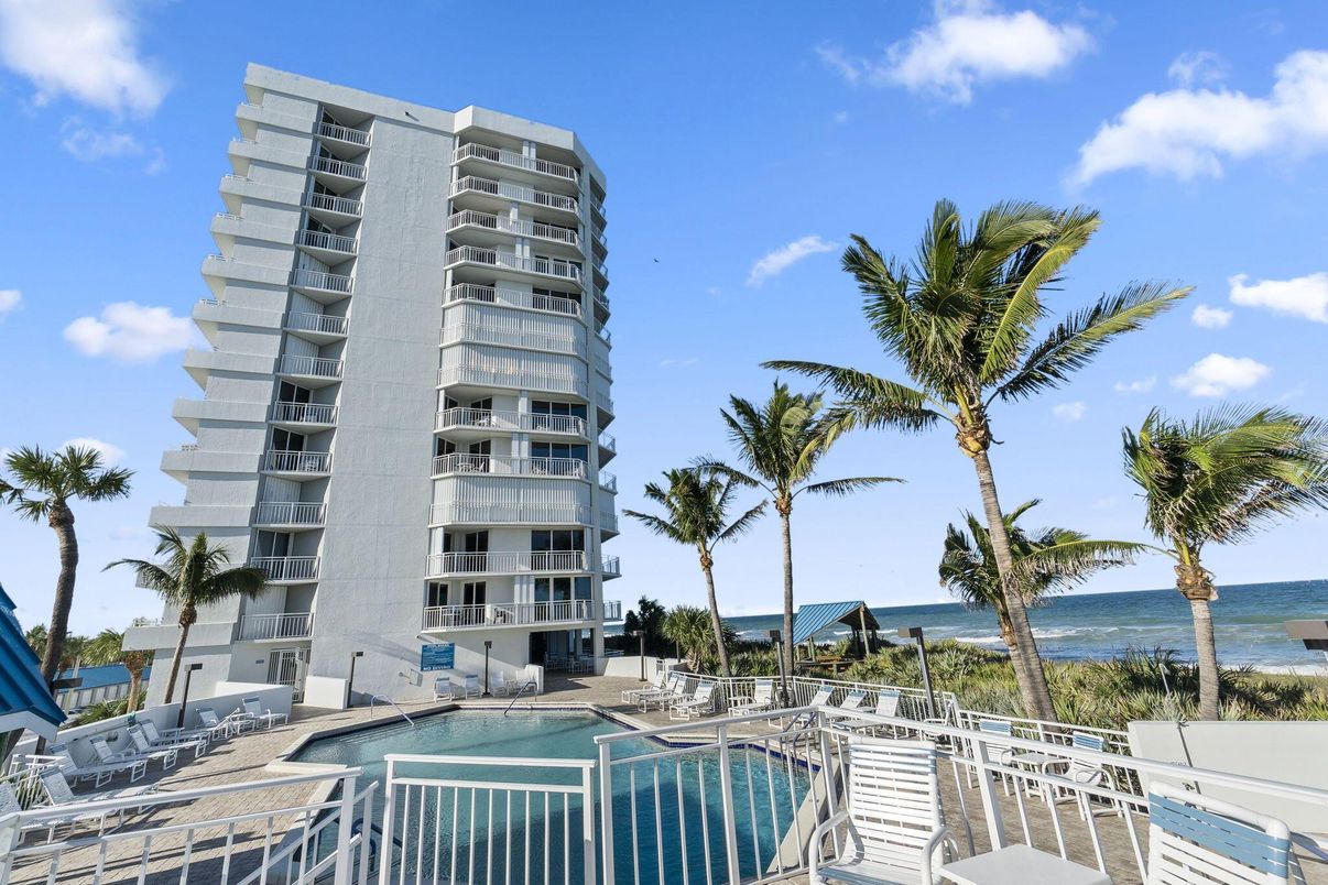 Exterior, Pool, Water