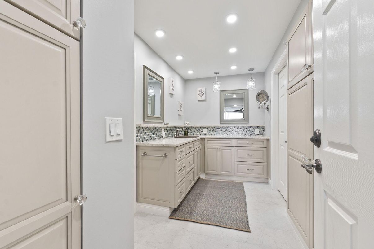 Bathroom, Interior, Marble, Pendant Lights, Recessed Lighting