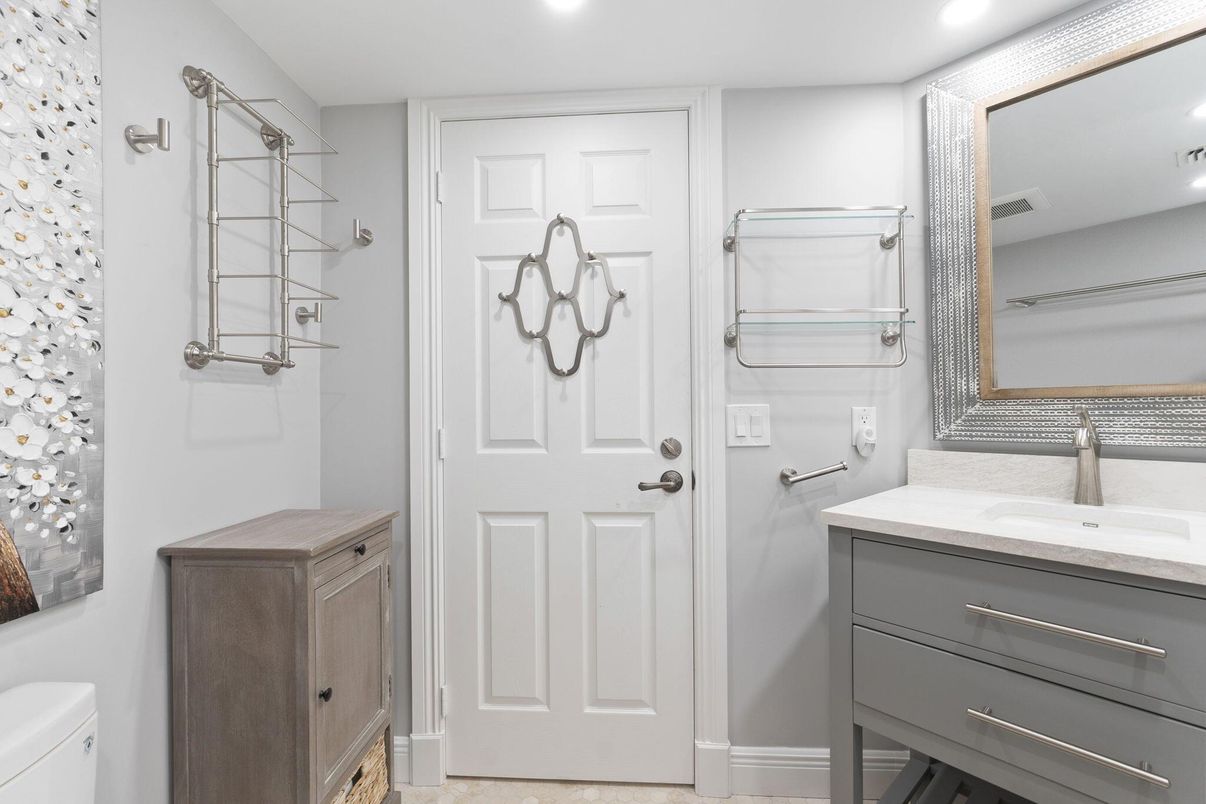 Bathroom, Interior, Recessed Lighting