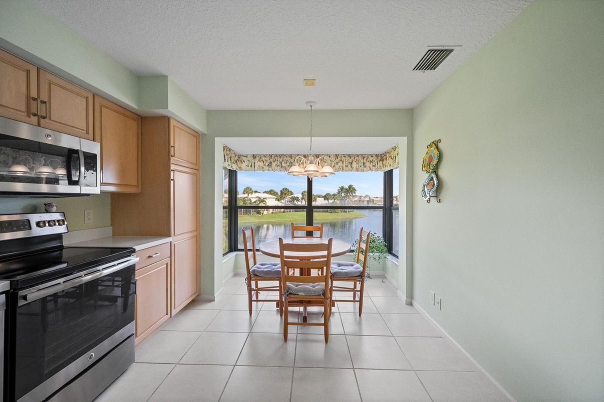 Dining room, Interior, Kitchen, Pendant Lights, Stainless Steel Appliances, Water