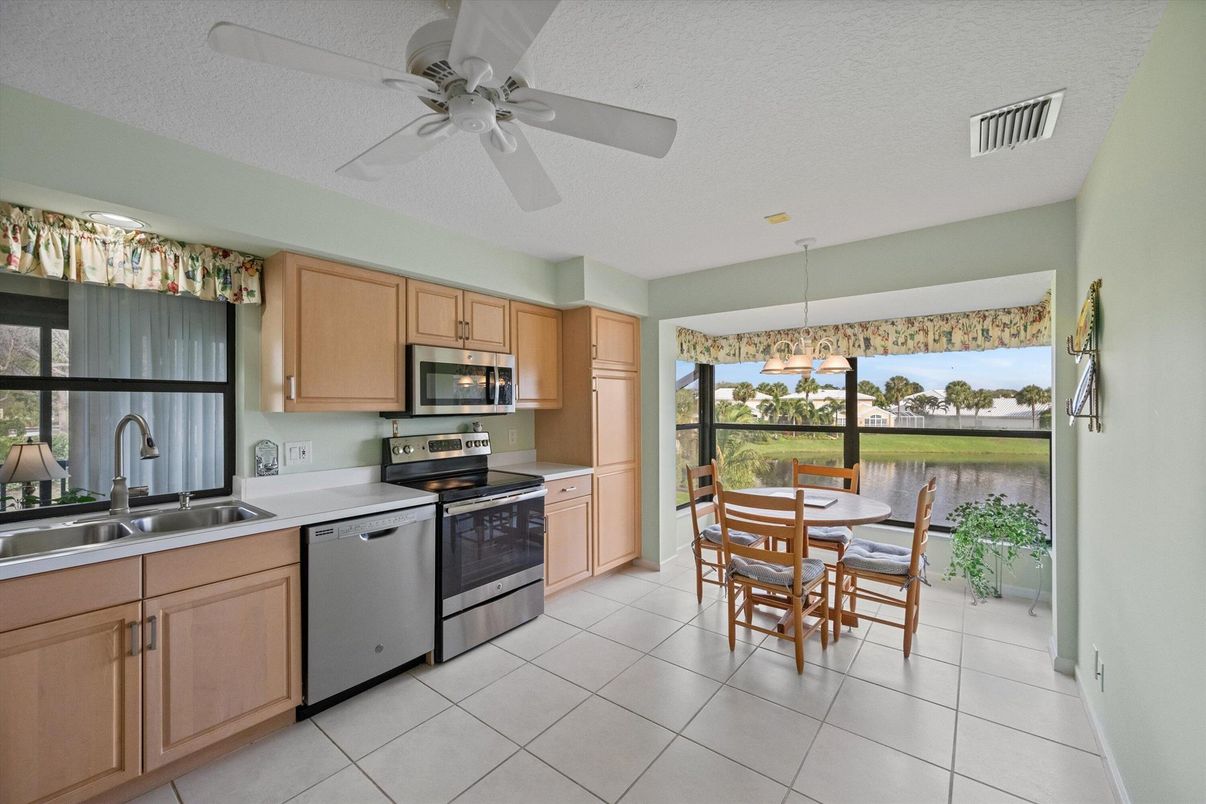 Dining room, Interior, Kitchen, Pendant Lights, Stainless Steel Appliances, Water