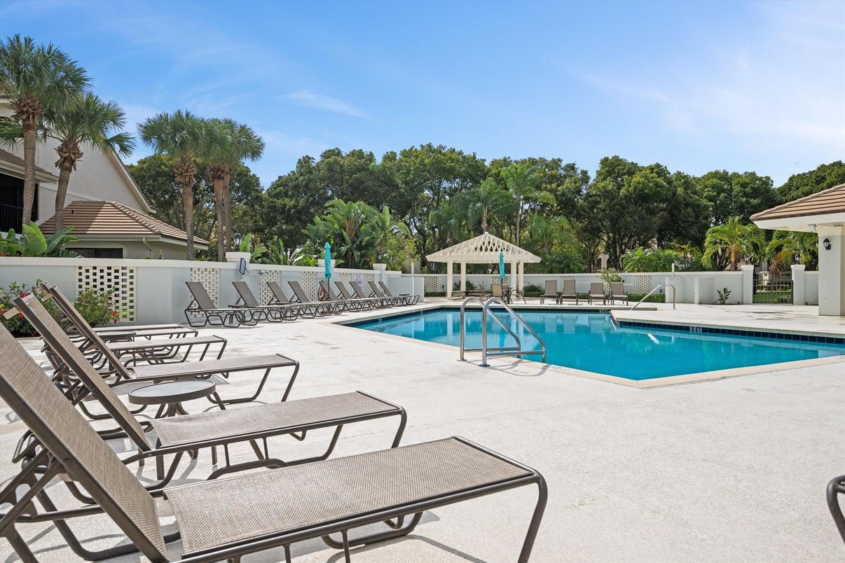 Exterior, Pool