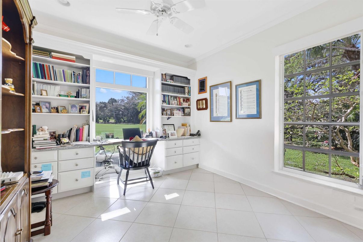 Home Office, Interior