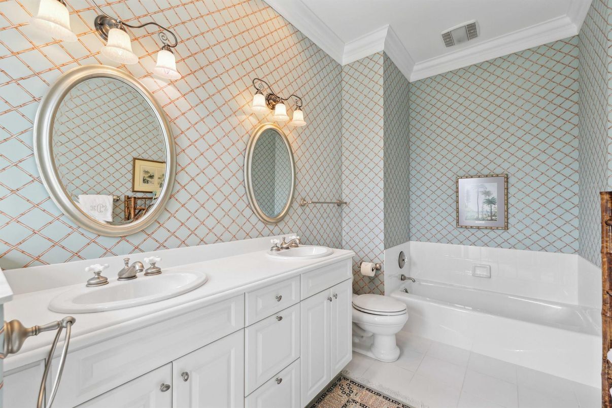 Bathroom, Dual Sink Vanities, Interior