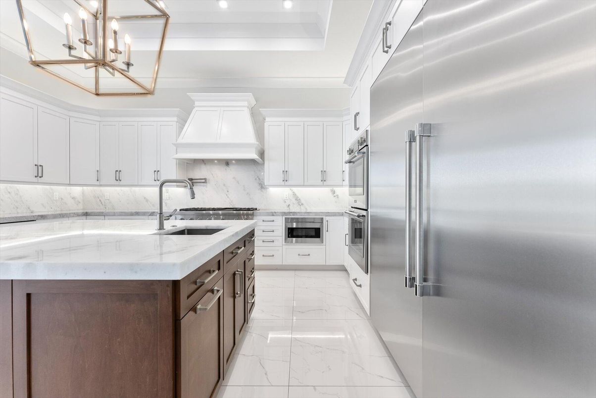 Chandelier, Interior, Kitchen, Marble, Recessed Lighting, Stainless Steel Appliances