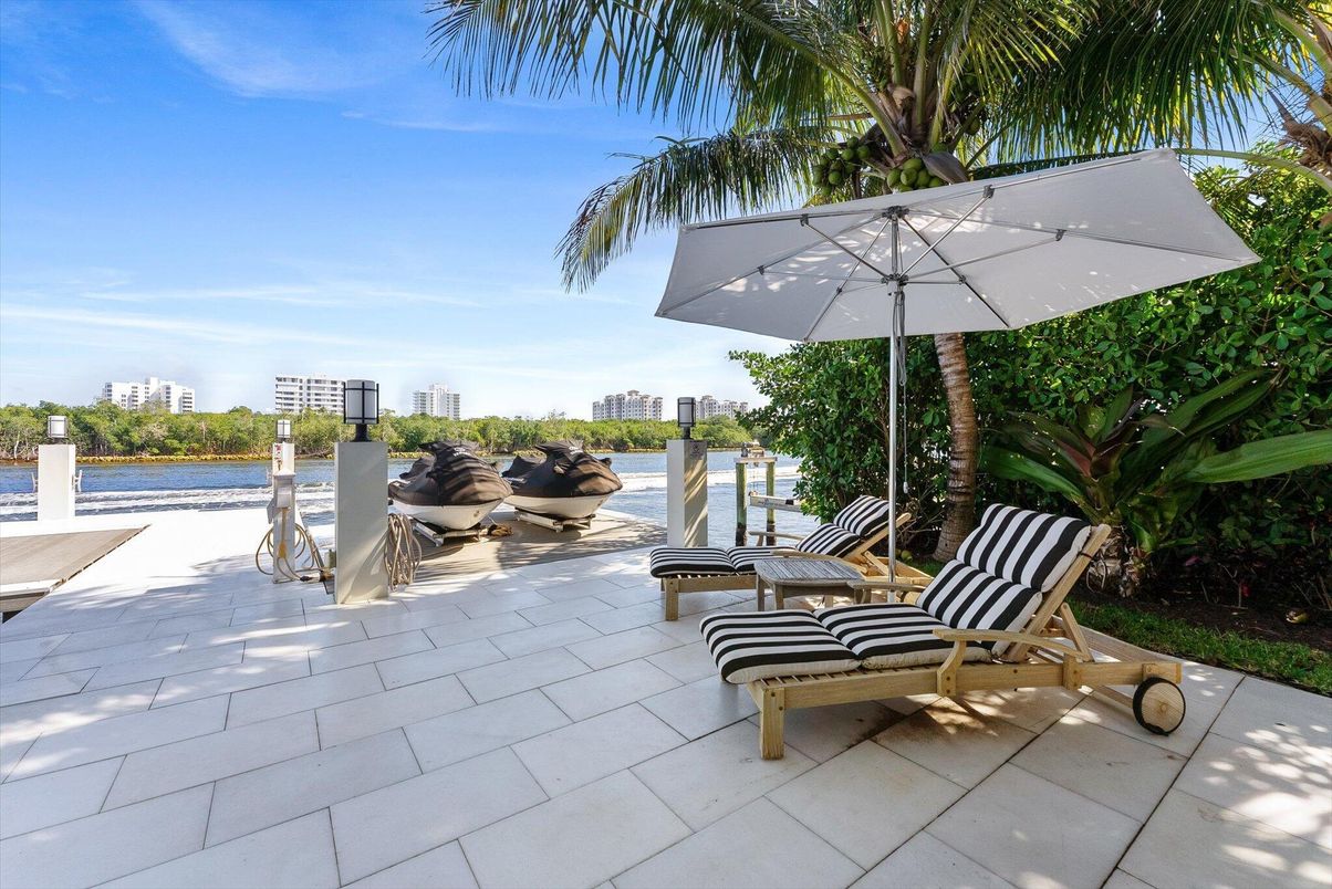 Exterior, Pool, Water