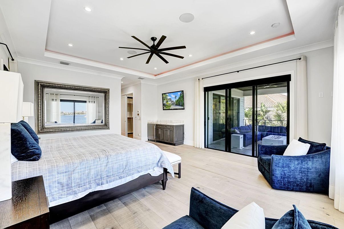 Bedroom, Interior, Pendant Lights, Recessed Lighting, Wood Texture Flooring